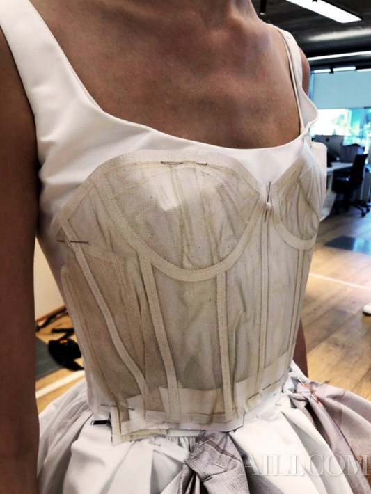 精美绝伦的紧身胸衣  Alexander McQueen 2021春夏女装系列