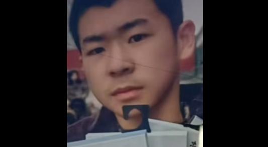 男孩遭父亲责备后失联父亲痛哭求助 17岁少年离家未归
