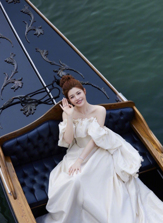 陈晓带孩子为陈妍希庆生,现场浪漫如婚礼,杨丞琳甜喊"宝贝"送祝福