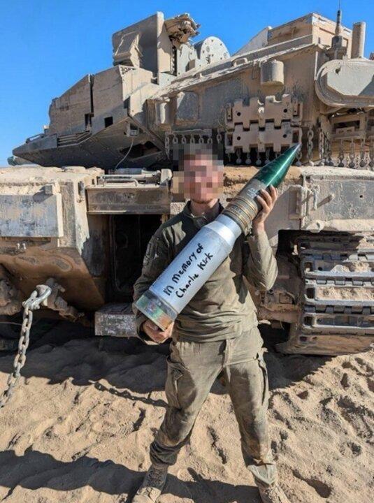 柯克名字出现在以军炮弹上 引发争议举动