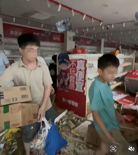 趙一鳴零食回應(yīng)門店遭哄搶 洪水期間物資被搶引發(fā)關(guān)注