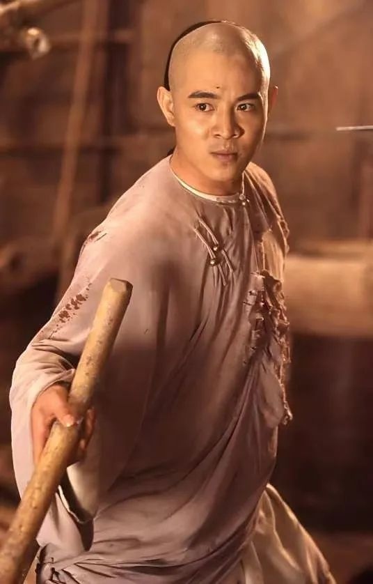 <strong>李连杰</strong>回应<strong>肿瘤</strong>手术：我就是一个常人，讲述病情及手术情况