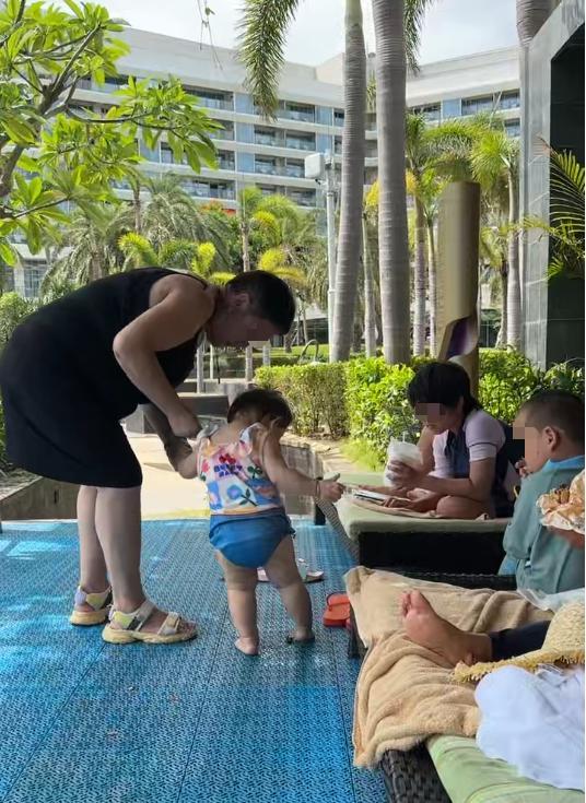 婆孙泳池边被毒虫咬伤索赔酒店遭拒