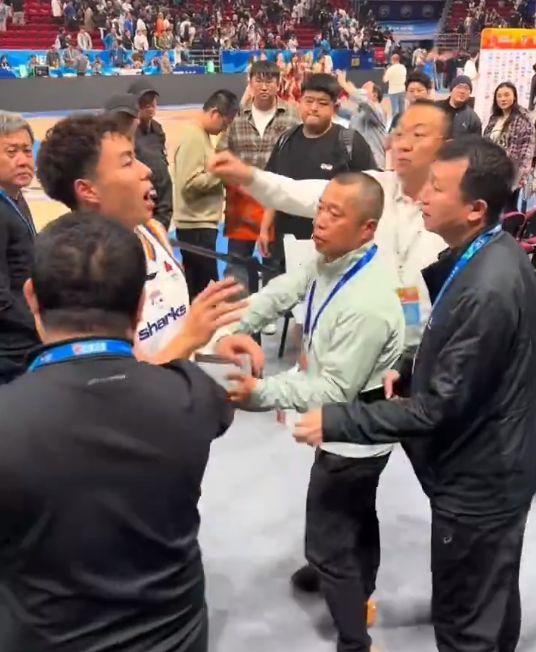 京沪战赛后安保为何如此严格？媒体人曝光原因