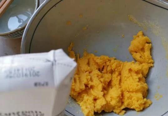 早餐吃啥犯愁？奶香玉米饼10分钟搞定，比面包健康又好吃！