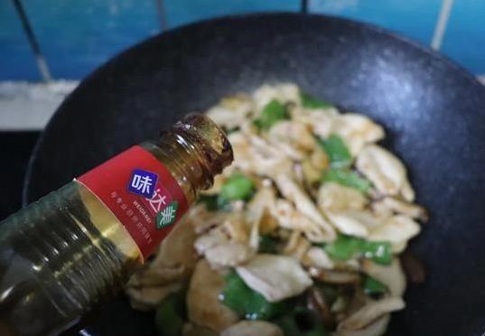 青椒一炒香翻倍，十分钟出下饭神菜，你家厨房缺这招？