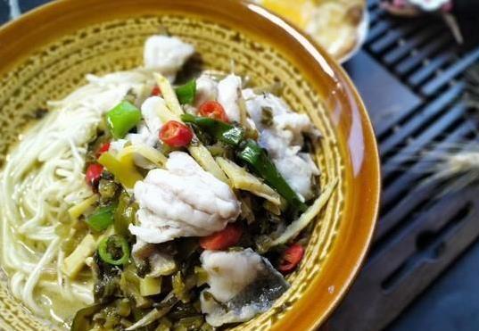 黄鱼捞面香翻全家，简单三步做出饭店味，你会做吗？