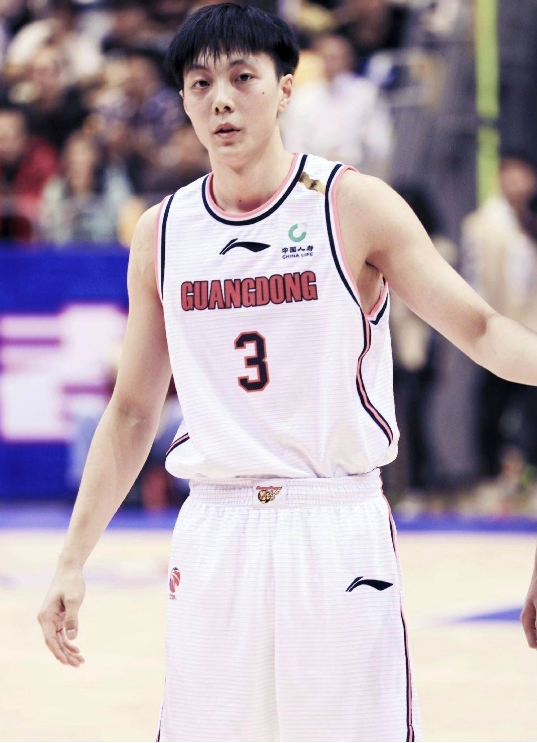 CBA公布全明星首发：周琦领衔南区