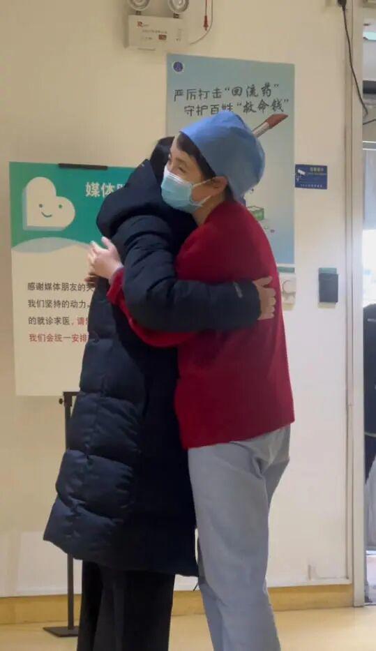 风波中的嫣然天使医院，院方：线下捐款能否填补空白还未知 市民纷纷伸出援手