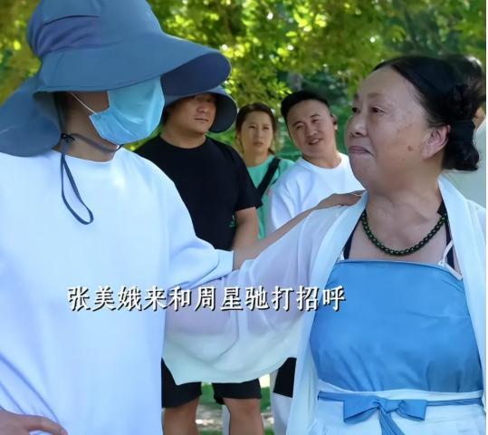 周星驰御用配角求职做景区NPC 为游客带来欢乐