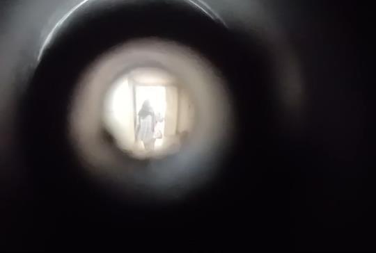 成都被害女子案开庭多人庭外喊加油 母亲誓言讨回公道