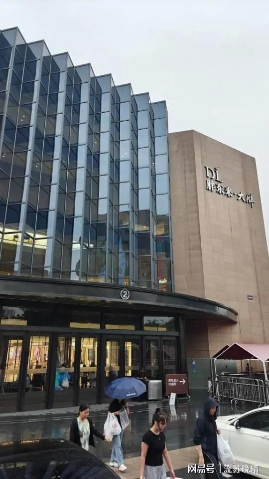 商户感叹胖东来走了自己不知道去哪