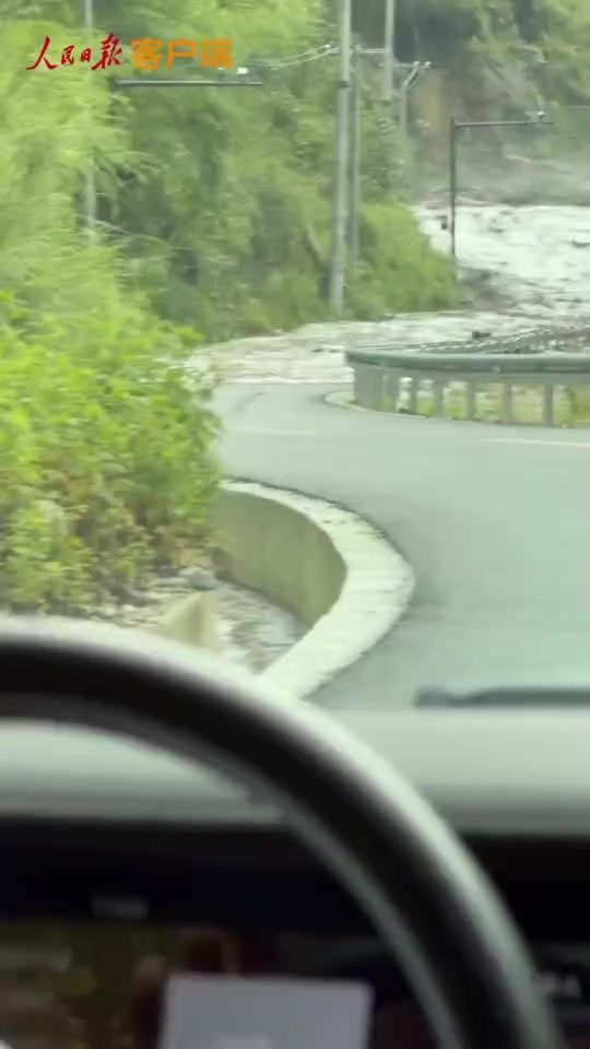 直击西藏吉隆口岸泥石流现场