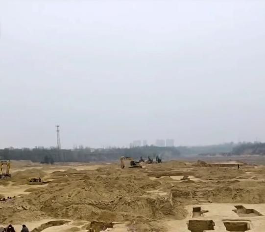 郑州一水库疑现汉朝古墓，随便一个土坷垃都是几千年文化