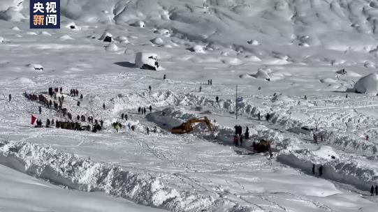 西藏林芝市派墨公路发生雪崩，现场救援正在持续
