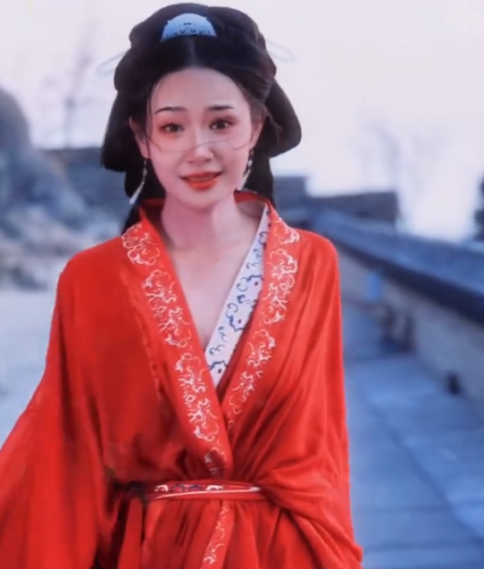 50岁妈妈拍摄身穿战国袍女儿：仿佛瞬间穿越 美得惊心动魄