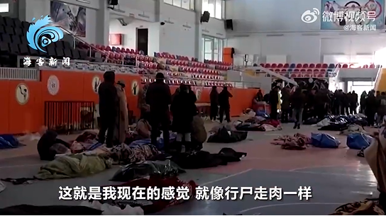 土耳其一男子告别遇难未婚妻
