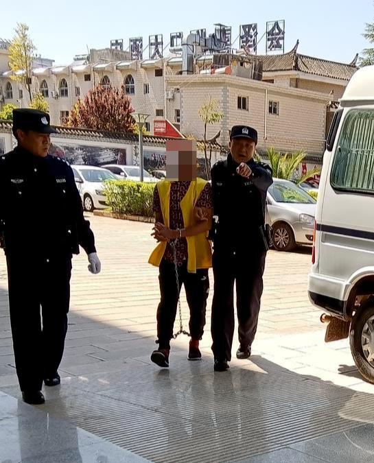 35年后,李柱友被警察带到他的老家——云南省曲靖市会泽县大井镇刘家