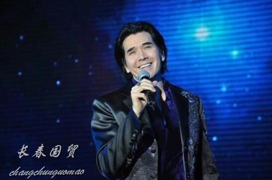 状态真好！61岁费翔近照曝光 蓄起胡须帅气依旧