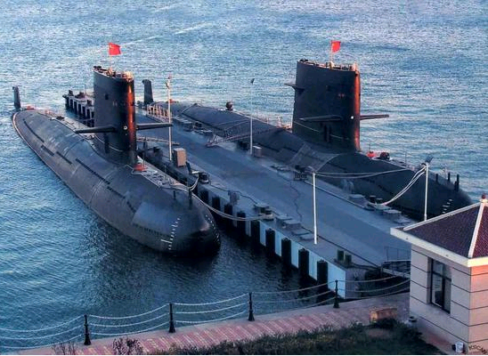 咦台湾最新潜艇表面怎么坑坑洼洼的