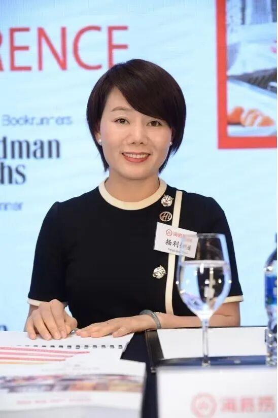 “最牛服务员”杨利娟回归海底捞 再担重任