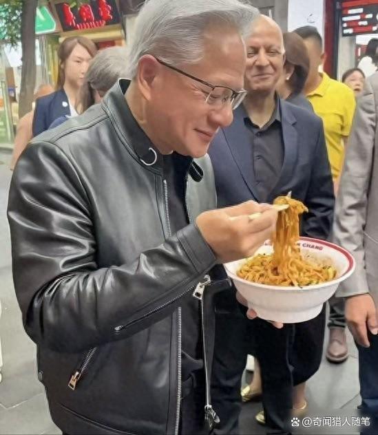 老人挑战喝豆汁 眼睛眨三下后摇头