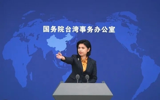 央视记者黄惠馨图片