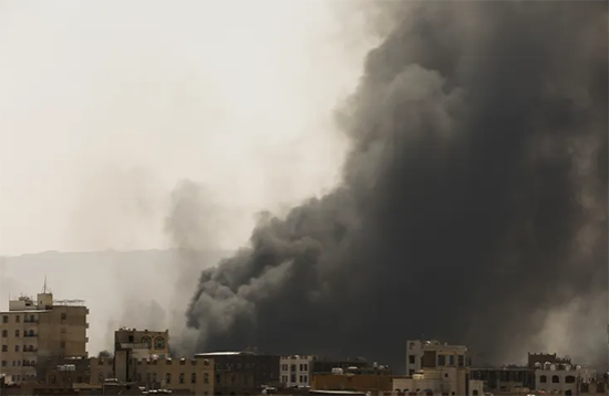 沙特联军空袭也门穆卡拉港