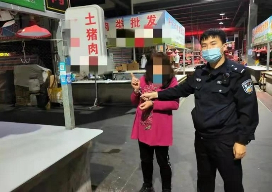 丨杜某指认盗窃现场