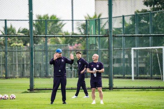 两名新外援全是中前场，申花引援“主治”攻击力不足