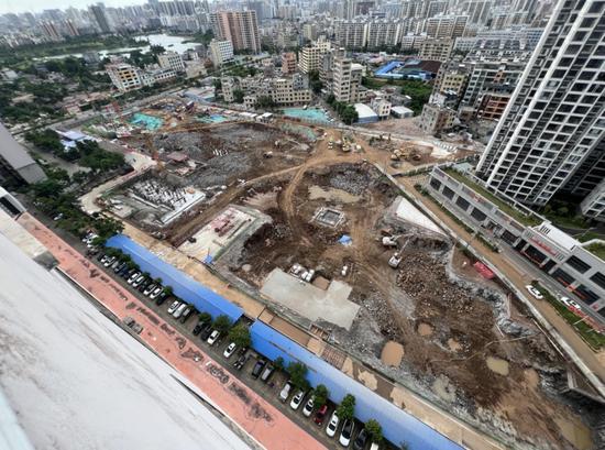 海口一小区楼体集体开裂 数百户业主房屋受损