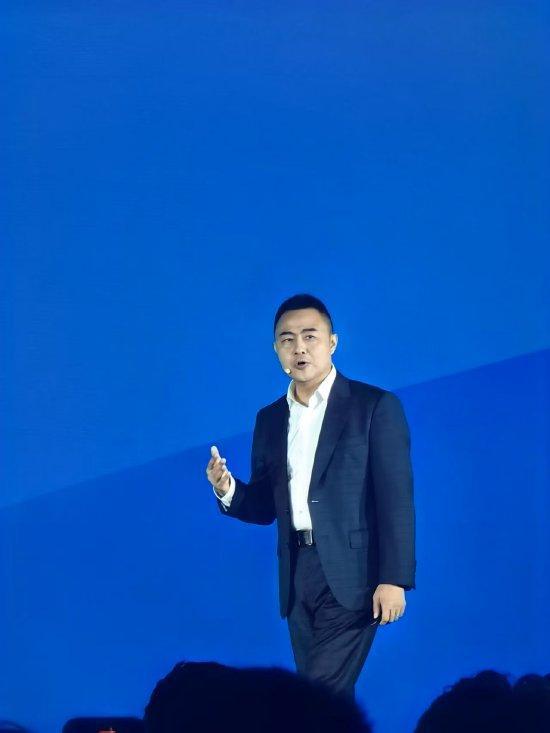 亚马逊云科技大中华区总裁储瑞松：要用Agentic AI创造价值，企业应做好三大技术准备 构建AI就绪基础设施