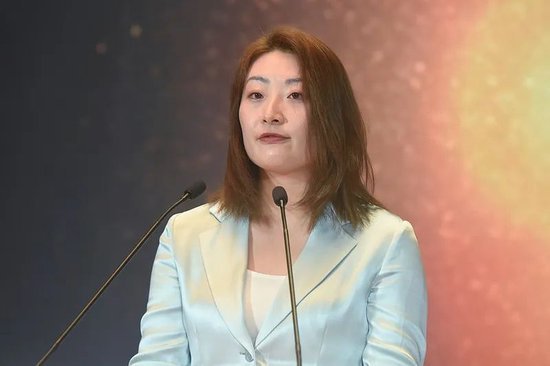 家族风波后宗馥莉首次发声：我不会因为风波改变方向