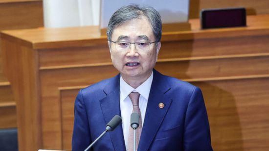 韩国外长启程赴华 出发前吐槽美国 罕见公开批评