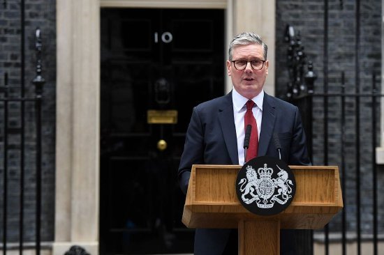 英国首相斯塔默率团访问印度