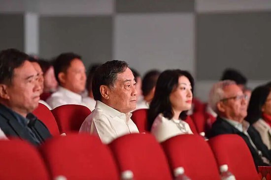惊天反转：辞职41天，宗馥莉重新启用“娃哈哈” 内部博弈再现波澜