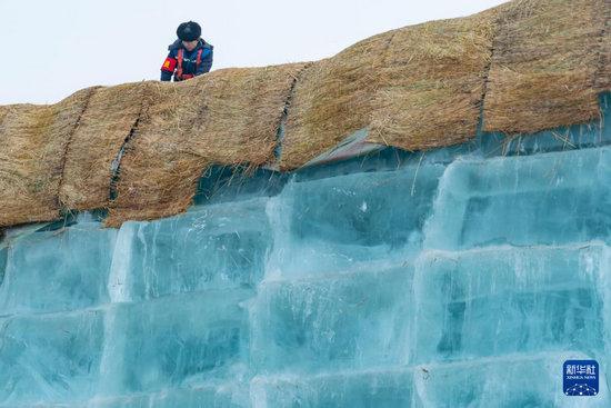 哈尔滨冰雪大世界冰建建设25日开工 超10万立方米存冰启用