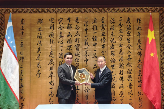 龙宇翔会见乌兹别克斯坦政府代表团一行