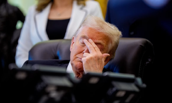 特朗普瘀伤成因揭秘，阿司匹林大剂量用药引发争议