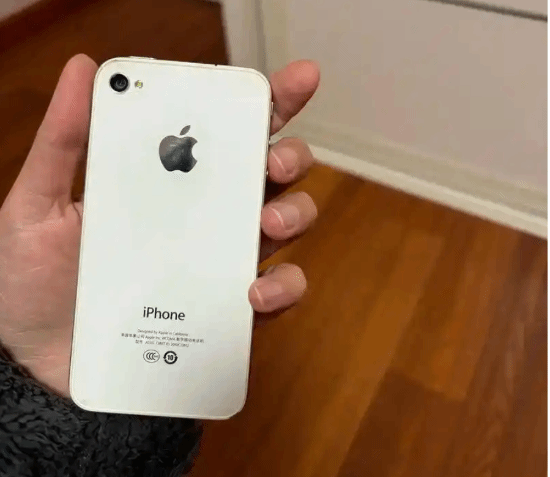 iPhone 4回收价暴涨80倍 电子垃圾成抢手货