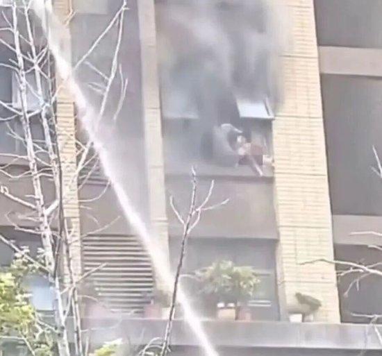 连云港母女坠楼事件当地应有回应 官方沉默引质疑