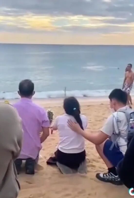 儿子越南坠海 父母认其女友为干女儿 两家人共渡难关