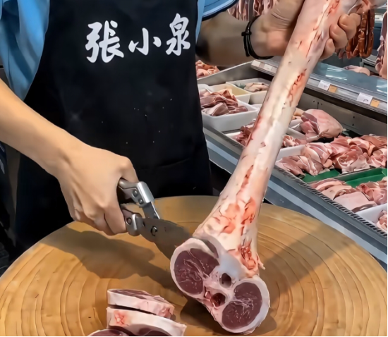 张小泉剪排骨视频翻车 AI广告引发争议