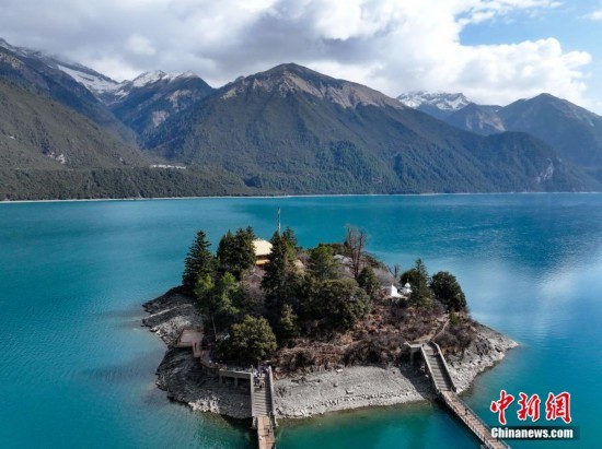 西藏林芝:春日巴松措静谧柔美