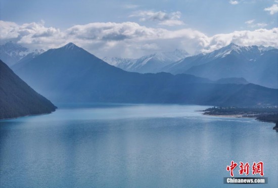 西藏林芝:春日巴松措静谧柔美