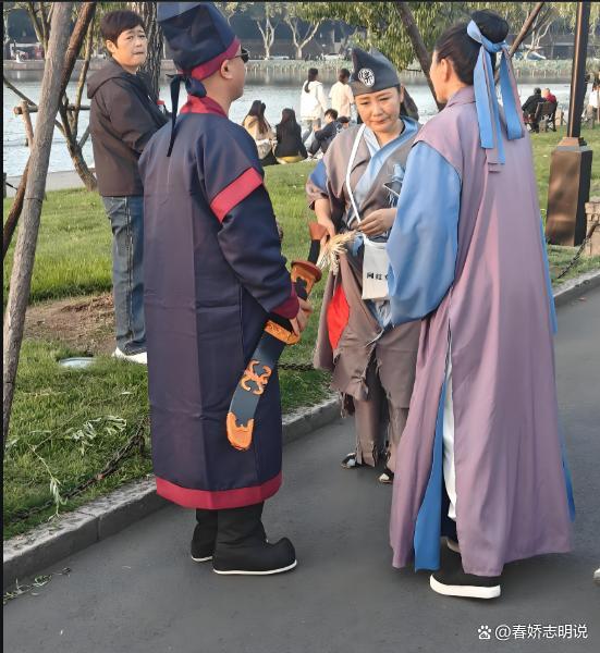 男子稱在西湖景區(qū)穿漢服拍照遭驅(qū)趕 雙方各執(zhí)一詞