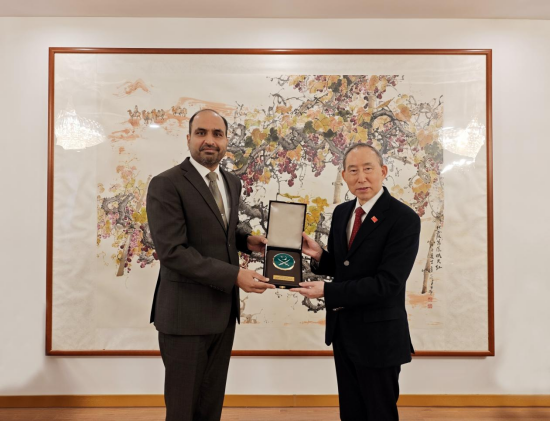龙宇翔与巴基斯坦驻华使馆国防武官兼陆军武官古拉姆·穆斯塔法准将亲切会见
