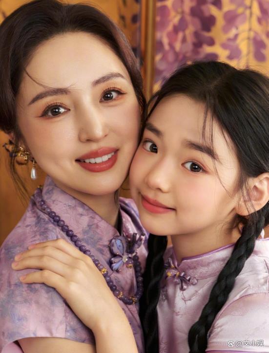小酒窝说妈妈的颜值太权威了 旧照引发共鸣