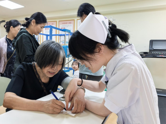韩红基金会携手多方力量开展“守护健康”肿瘤防治公益活动