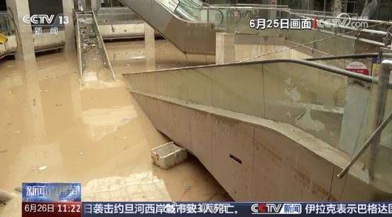 榕江一地下商铺几乎被洪水淹没 积水严重倒灌县城